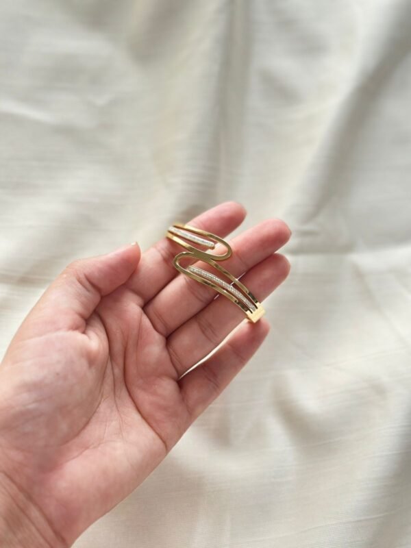 Velvet Arc - Image 4