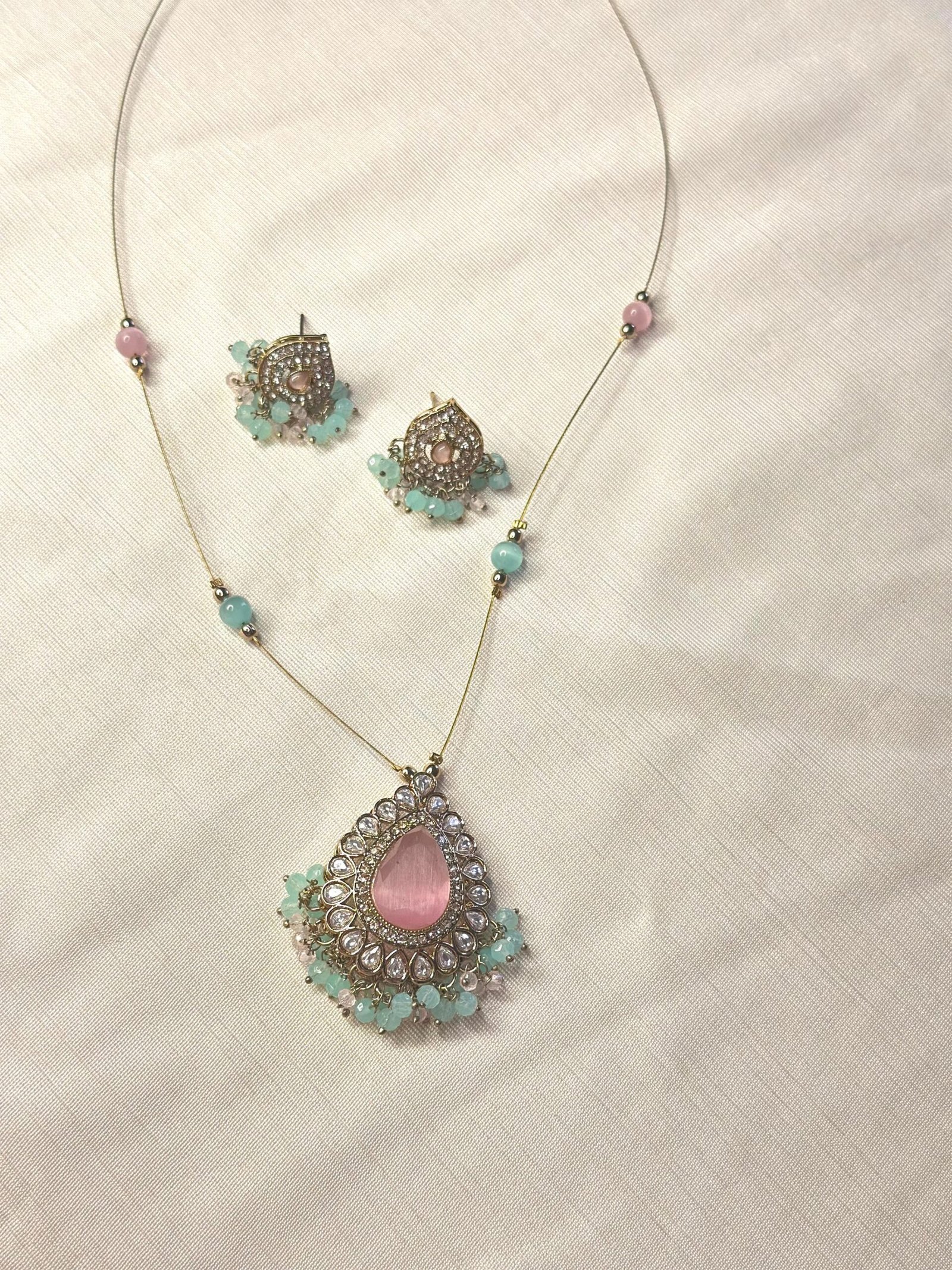 Mint Meena aur Rose