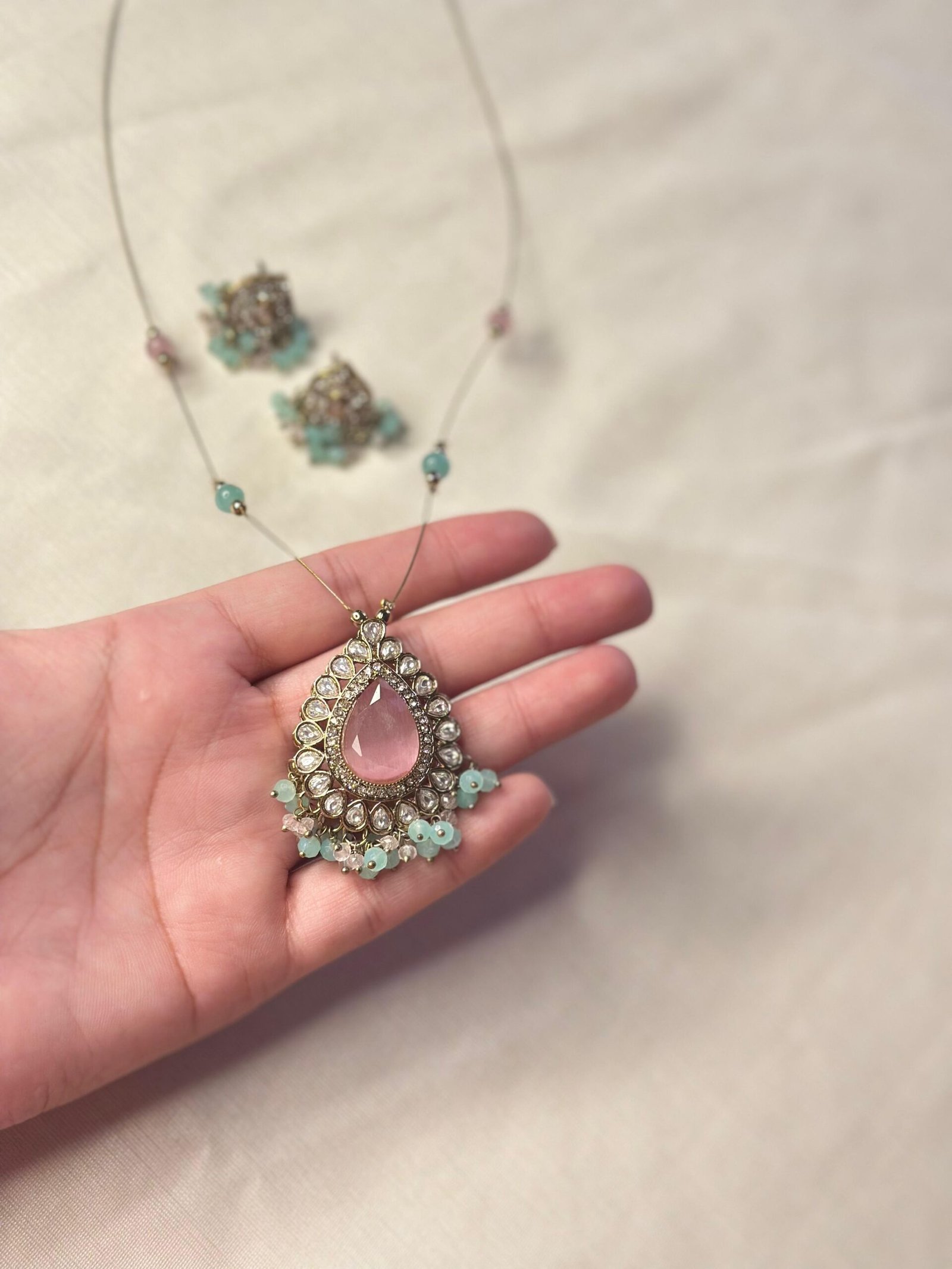 Mint Meena aur Rose